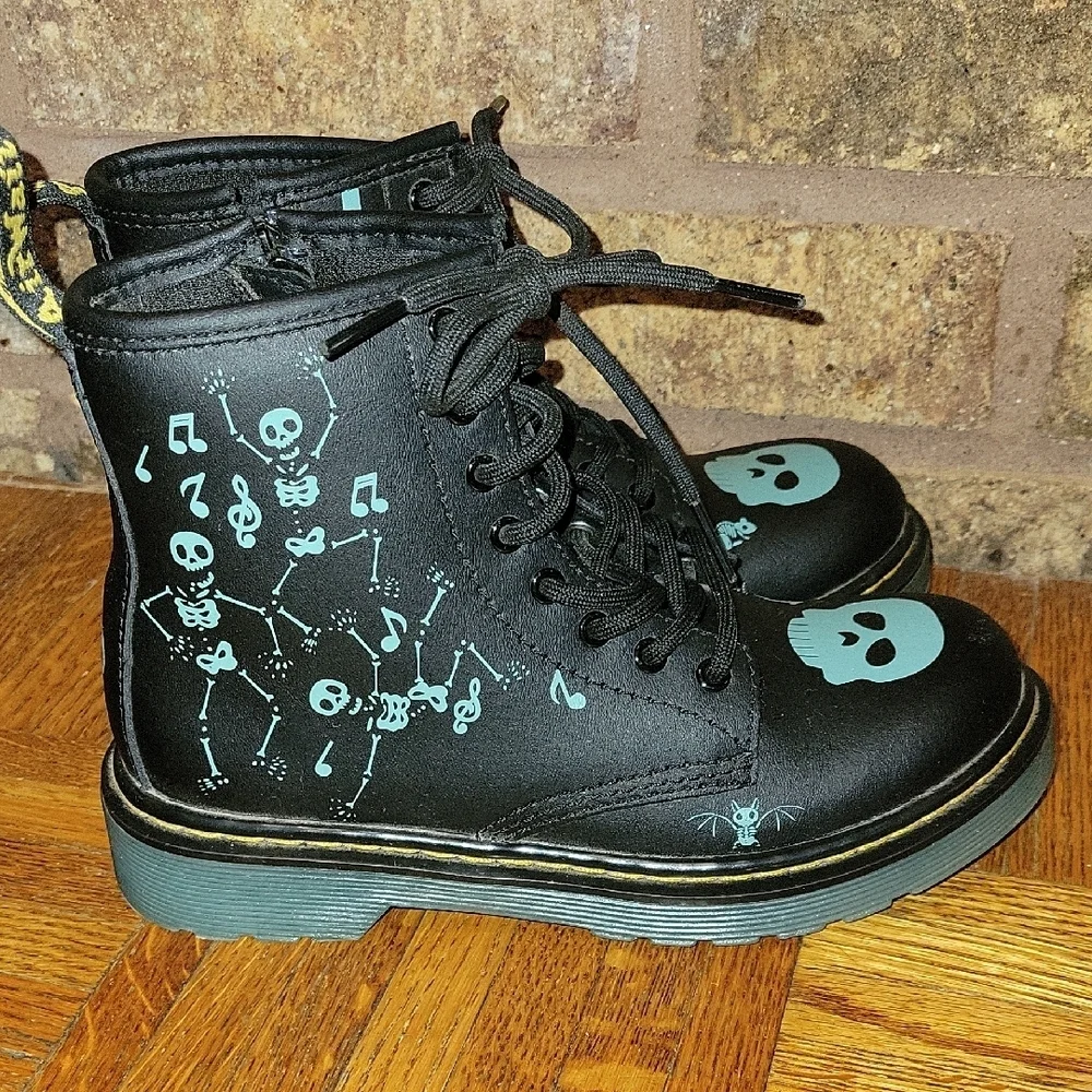 Dr. Martens Kids Skull Skeleton Glow in the Dark Black Boots Size 1